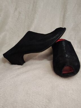 Pas de Rouge Black Textured Peep-Toe Mule Heels